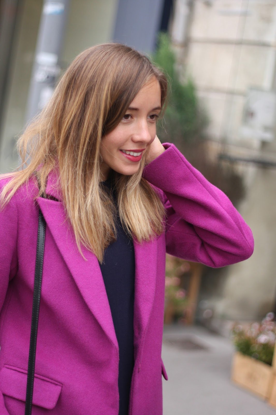Comment porter un manteau de fourrure fuchsia (16 tenues et looks)